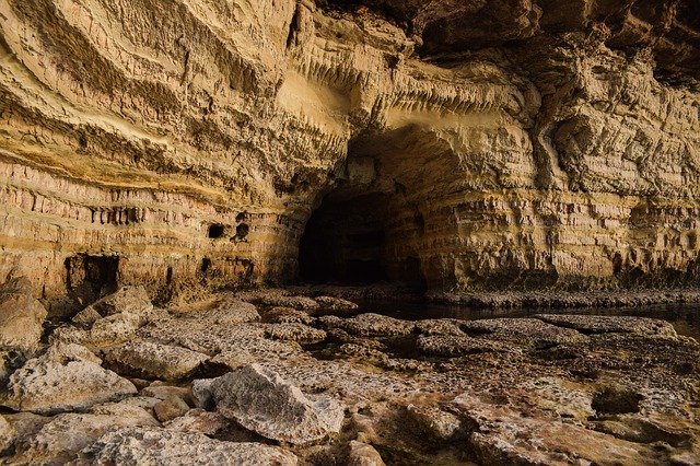טרקים מדהימים לנקיקים ומערות בקפריסין