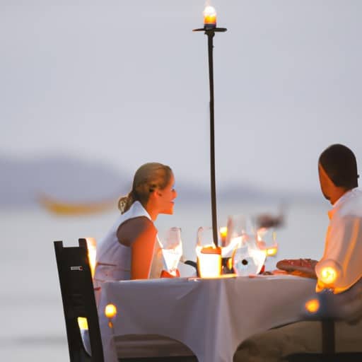 זוג נהנה מארוחת ערב רומנטית במסעדה על החוף