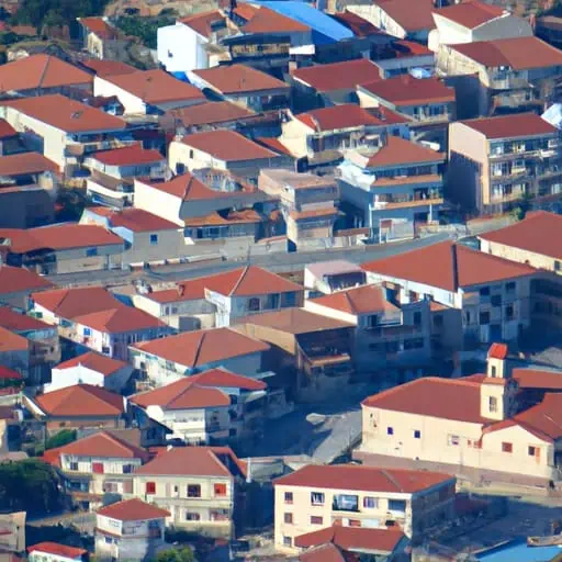 מבט אווירי של הארכיטקטורה בהשראה ונציאנית בעיירה פוליס