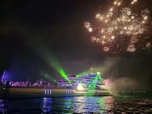 שייט לילה בפאפוס כולל הופעות, ריקודים, ארוחת ערב ועוד הפתעות