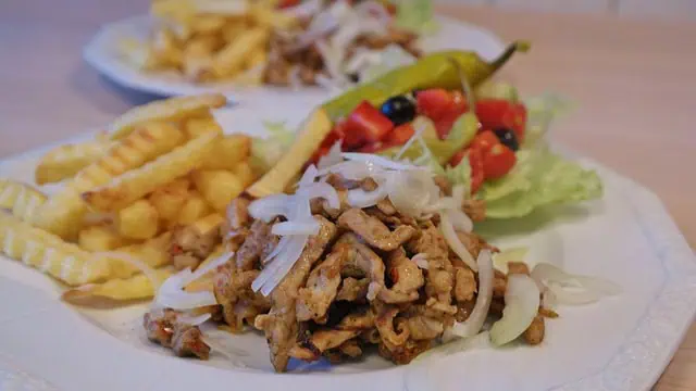 To Anamma Gyros Dish
