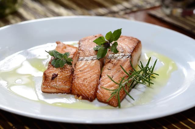 Pyxida Fish Tavern Salmon