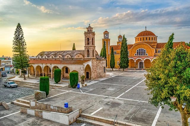 פאראלימני (Paralimni) - העיירה שאסור לפספס